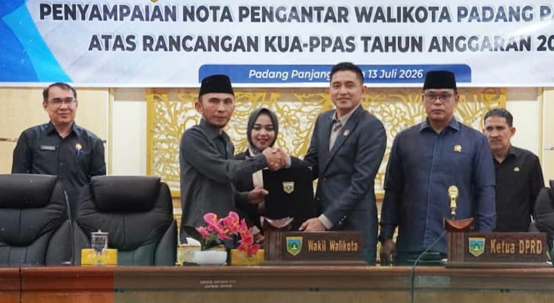 Wawako Allex serahkan rancangan KUA PPAS 2027 pada Tua DPRD Padang Panjang